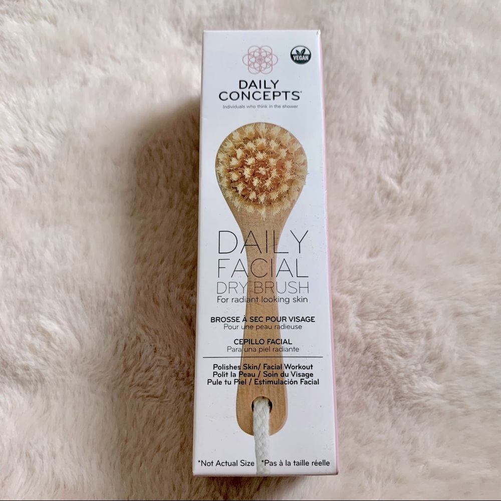 Daily Concepts Dry Facial Brush - Cruelty Free ✨